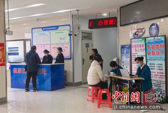 辦理健康證檢查現場 王曉彤/供圖 辦理健康證檢查現場 王曉彤/供圖