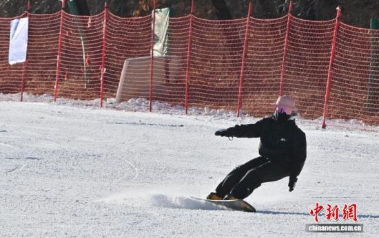 11��21�գ��L(zh��ng)��ɏ��ɽ��ѩ��(ch��ng)�_��������ѩ�ۺ����w�(y��n)�������� �z