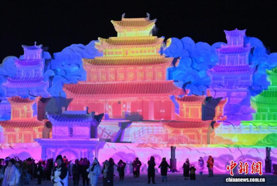 12��26�գ������L(zh��ng)��ɽ��ѩ��桰�����m����ʽ������������ �z