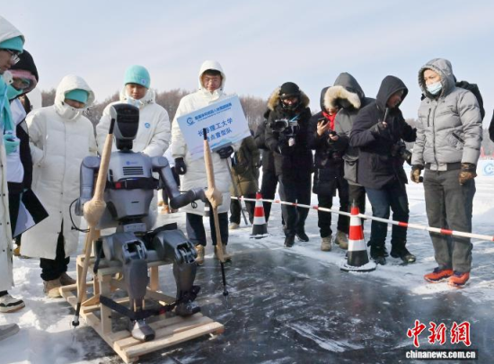 1��10���������L(zh��ng)����һ��(ch��ng)�C(j��)���˱�ѩِ�����C(j��)�������������ϓ]��(d��ng)ѩ�����ڱ����ϊ^����������������ӛ�� ���� �z