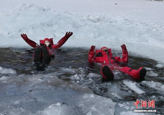 2��5��������ʡ�L(zh��ng)���У�һ�(xi��ng)��(d��)�صı����(xi��ng)Ŀ���������ο�ǰ���w�(y��n)���ڇ�(y��n)������У����c��������Ŀ�ļtɫ�����b������ȻƯ���ڱ���֮�������܄e�µı�ѩ��Ȥ�������� �z